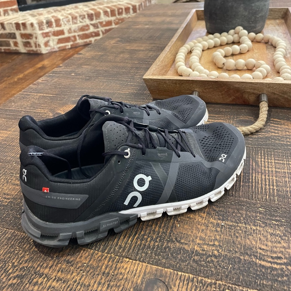 Mens On Cloud OC tennis shoe